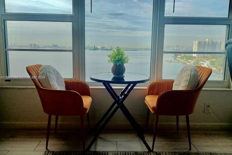 Снять в аренду кондоминиум в Майами, Флорида № 2005084 - фото 6