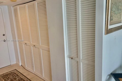 Снять в аренду кондоминиум в Майами, Флорида № 2005084 - фото 13