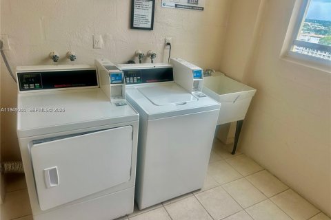 Снять в аренду кондоминиум в Майами, Флорида № 2005084 - фото 17