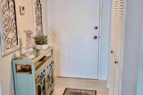 Снять в аренду кондоминиум в Майами, Флорида № 2005084 - фото 2