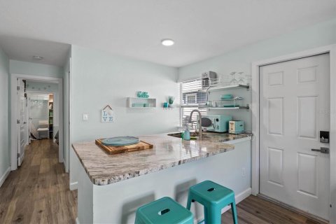 House in Sarasota, Florida 3 bedrooms, 114.08 sq.m. № 947274 - photo 12