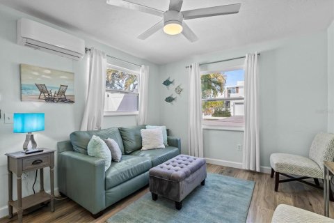 House in Sarasota, Florida 3 bedrooms, 114.08 sq.m. № 947274 - photo 16