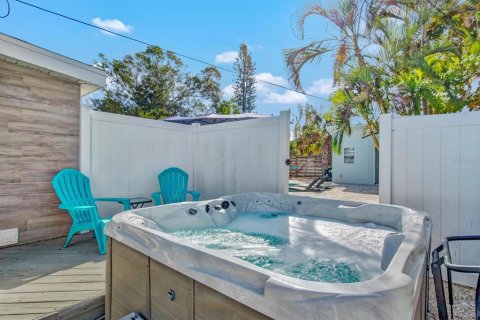 House in Sarasota, Florida 3 bedrooms, 114.08 sq.m. № 947274 - photo 4