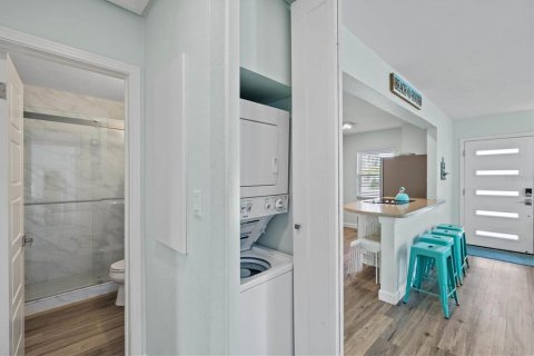 House in Sarasota, Florida 3 bedrooms, 114.08 sq.m. № 947274 - photo 26