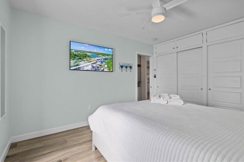 House in Sarasota, Florida 3 bedrooms, 114.08 sq.m. № 947274 - photo 25