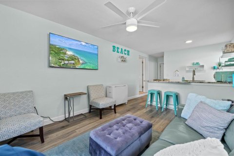 House in Sarasota, Florida 3 bedrooms, 114.08 sq.m. № 947274 - photo 15