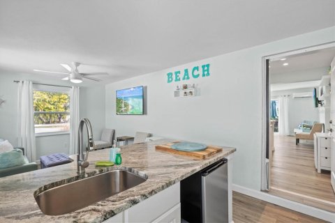 House in Sarasota, Florida 3 bedrooms, 114.08 sq.m. № 947274 - photo 14