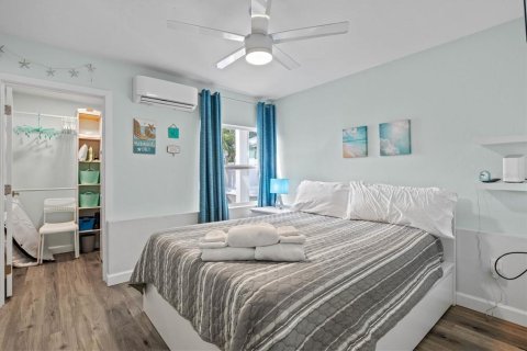 House in Sarasota, Florida 3 bedrooms, 114.08 sq.m. № 947274 - photo 18