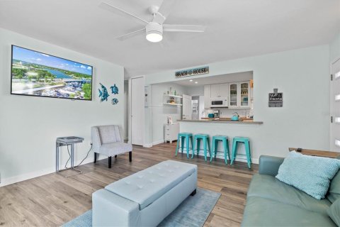 House in Sarasota, Florida 3 bedrooms, 114.08 sq.m. № 947274 - photo 7