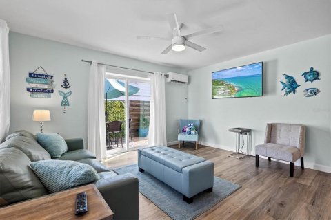 House in Sarasota, Florida 3 bedrooms, 114.08 sq.m. № 947274 - photo 6