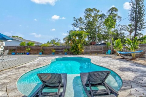 House in Sarasota, Florida 3 bedrooms, 114.08 sq.m. № 947274 - photo 3