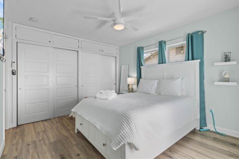 House in Sarasota, Florida 3 bedrooms, 114.08 sq.m. № 947274 - photo 23