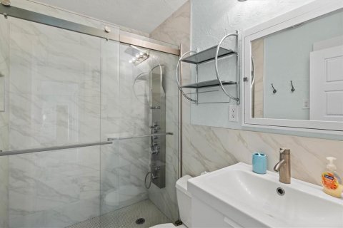 House in Sarasota, Florida 3 bedrooms, 114.08 sq.m. № 947274 - photo 27