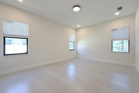 Villa ou maison à louer à Port Charlotte, Floride: 4 chambres, 228.73 m2 № 2156168 - photo 4