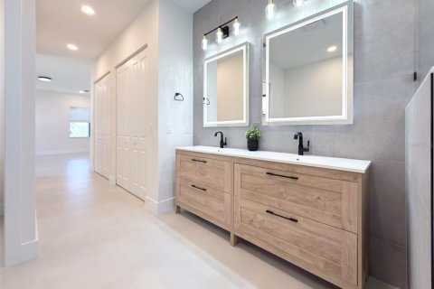 Villa ou maison à louer à Port Charlotte, Floride: 4 chambres, 228.73 m2 № 2156168 - photo 14