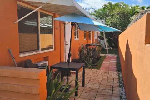 Propiedad comercial en venta en Fort Lauderdale, Florida № 2145951 - foto 3