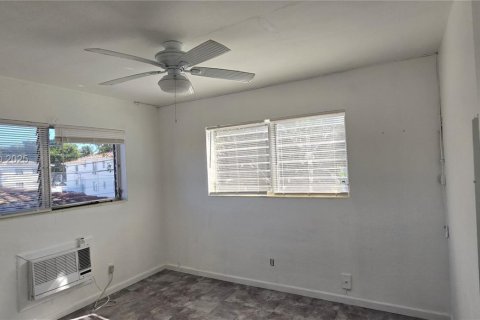 House in Miami Beach, Florida 2 bedrooms, 92.9 sq.m. № 1991320 - photo 13