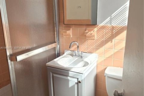 House in Miami Beach, Florida 2 bedrooms, 92.9 sq.m. № 1991320 - photo 12