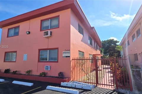 House in Miami Beach, Florida 2 bedrooms, 92.9 sq.m. № 1991320 - photo 2