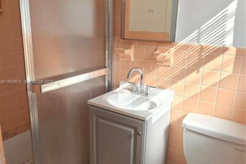 House in Miami Beach, Florida 2 bedrooms, 92.9 sq.m. № 1991320 - photo 11