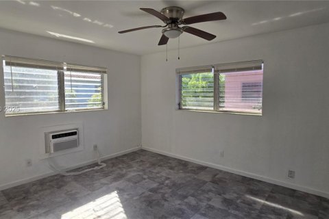 House in Miami Beach, Florida 2 bedrooms, 92.9 sq.m. № 1991320 - photo 9
