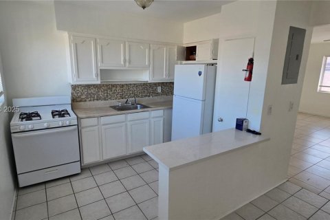 House in Miami Beach, Florida 2 bedrooms, 92.9 sq.m. № 1991320 - photo 6