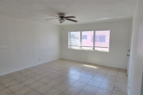 House in Miami Beach, Florida 2 bedrooms, 92.9 sq.m. № 1991320 - photo 8