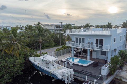 House in Key Largo, Florida 3 bedrooms, 128.02 sq.m. № 1702478 - photo 1