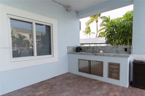 House in Key Largo, Florida 3 bedrooms, 128.02 sq.m. № 1702478 - photo 11