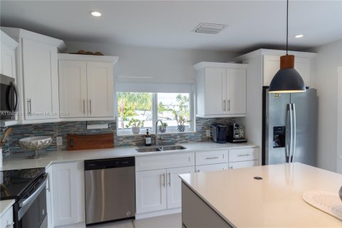 House in Key Largo, Florida 3 bedrooms, 128.02 sq.m. № 1702478 - photo 20