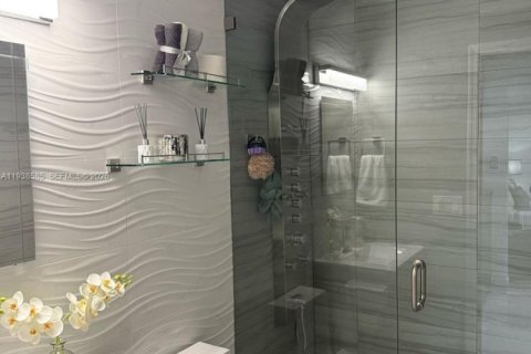 House in Hialeah, Florida 2 bedrooms, 91.88 sq.m. № 1996299 - photo 10