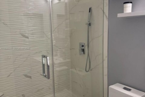 House in Hialeah, Florida 2 bedrooms, 91.88 sq.m. № 1996299 - photo 17