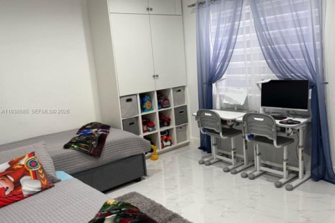 House in Hialeah, Florida 2 bedrooms, 91.88 sq.m. № 1996299 - photo 20