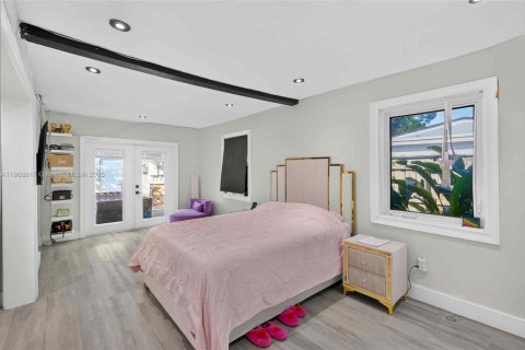 House in North Miami, Florida 3 bedrooms, 121.14 sq.m. № 2039160 - photo 24