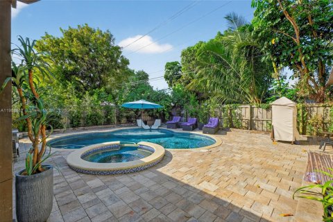 Villa ou maison à North Miami, Floride 3 chambres, 121.14 m2 № 2039160