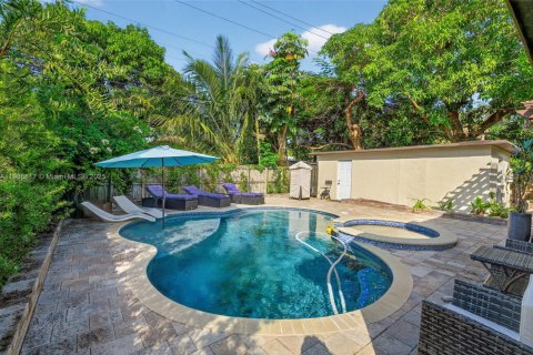 House in North Miami, Florida 3 bedrooms, 121.14 sq.m. № 2039160 - photo 6