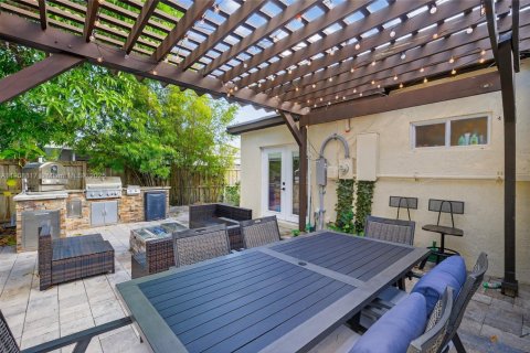 House in North Miami, Florida 3 bedrooms, 121.14 sq.m. № 2039160 - photo 16