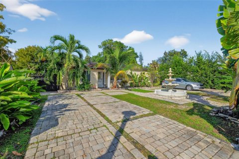 House in North Miami, Florida 3 bedrooms, 121.14 sq.m. № 2039160 - photo 11