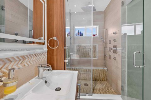 House in North Miami, Florida 3 bedrooms, 121.14 sq.m. № 2039160 - photo 28