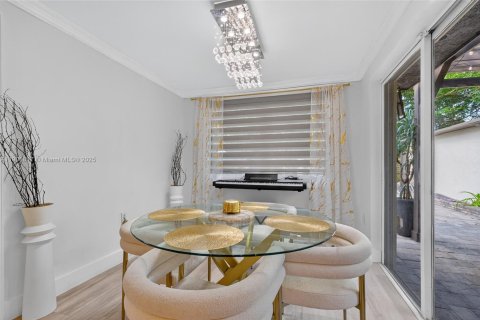 House in North Miami, Florida 3 bedrooms, 121.14 sq.m. № 2039160 - photo 8