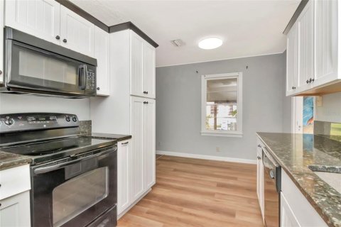 Купить виллу или дом в Брэндон, Флорида 6 комнат, 131.74м2, № 1680578 - фото 26
