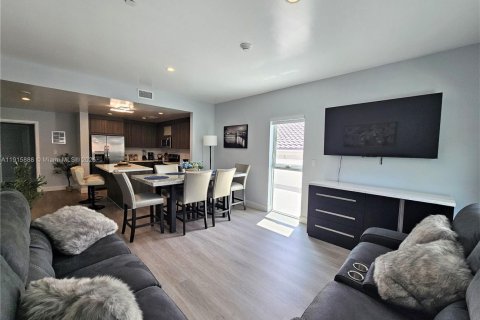 Condominio en venta en Hollywood, Florida, 2 dormitorios, 108.7 m2 № 1971707 - foto 4