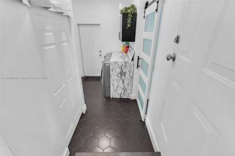 Villa ou maison à louer à Miami, Floride: 5 chambres, 155.89 m2 № 1974026 - photo 29