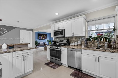 Villa ou maison à louer à Miami, Floride: 5 chambres, 155.89 m2 № 1974026 - photo 12