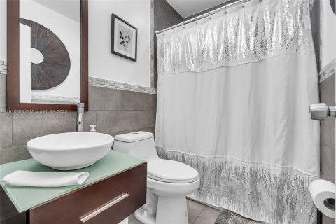 Villa ou maison à louer à Miami, Floride: 5 chambres, 155.89 m2 № 1974026 - photo 18