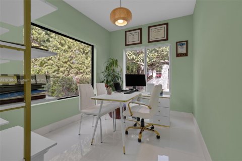 Villa ou maison à louer à Miami, Floride: 5 chambres, 155.89 m2 № 1974026 - photo 28