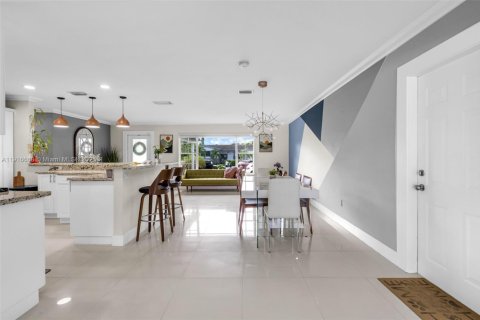 Villa ou maison à louer à Miami, Floride: 5 chambres, 155.89 m2 № 1974026 - photo 15