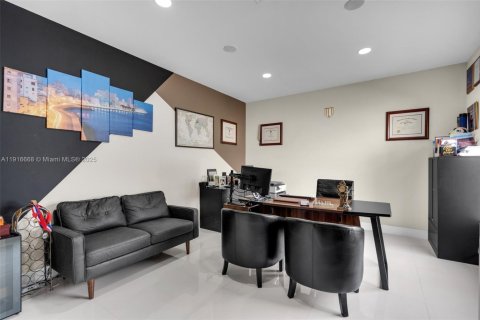 Villa ou maison à louer à Miami, Floride: 5 chambres, 155.89 m2 № 1974026 - photo 30