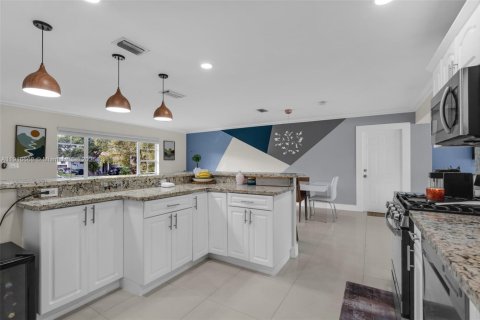 Villa ou maison à louer à Miami, Floride: 5 chambres, 155.89 m2 № 1974026 - photo 11