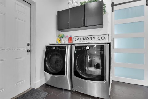 Villa ou maison à louer à Miami, Floride: 5 chambres, 155.89 m2 № 1974026 - photo 27